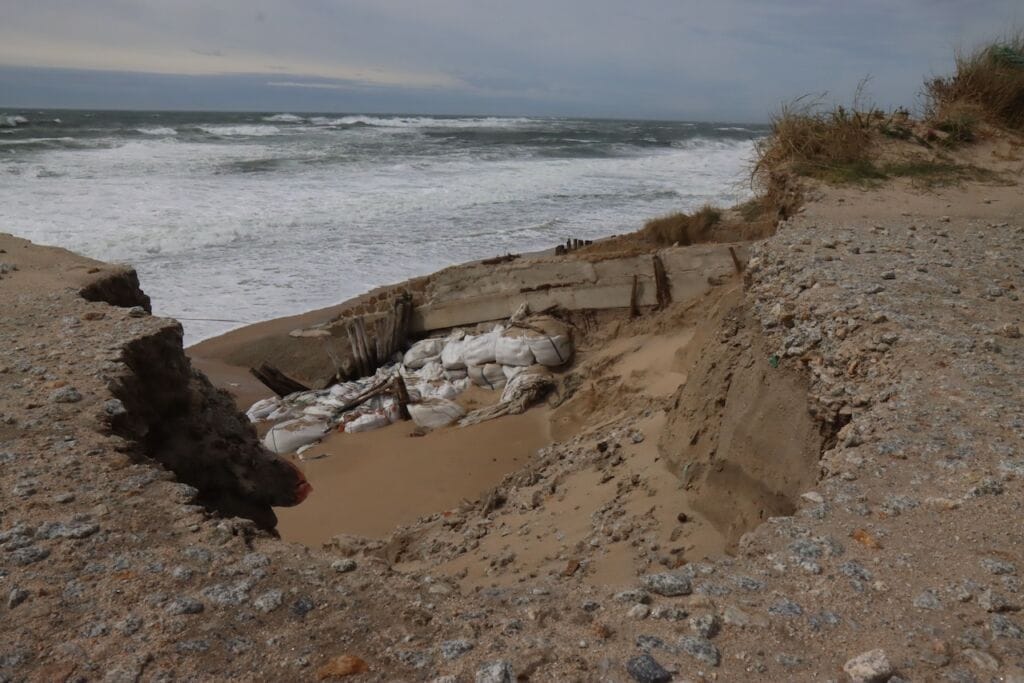 Esposende: Mar avança em Apúlia. Câmara vai demolir casa em Cedovém e "BariBar" Apúlia Cedovem erosao costeira mar