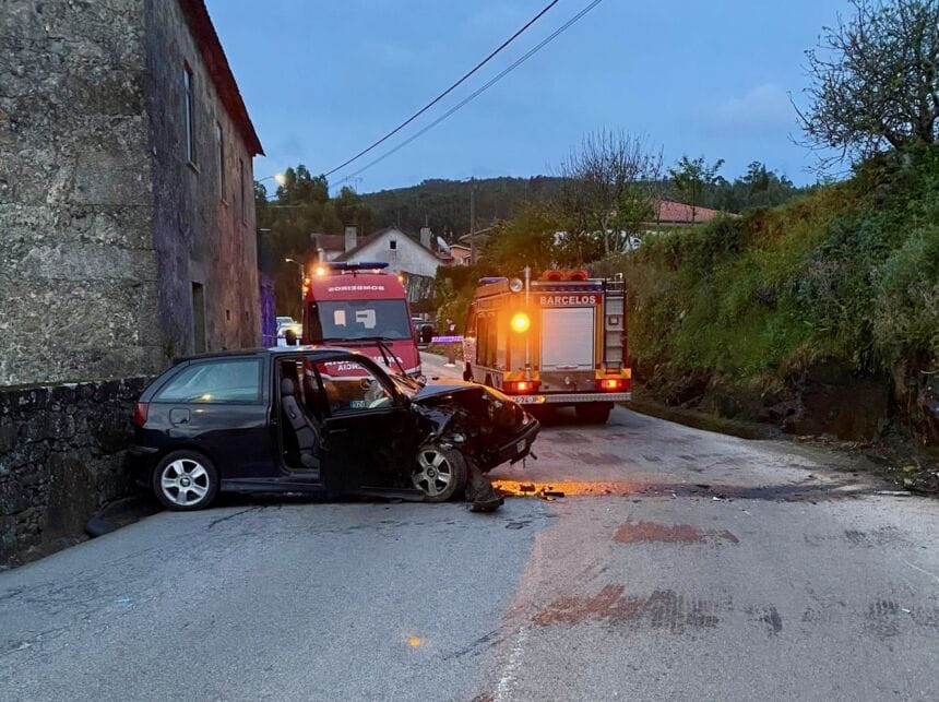 Barcelos: Despiste em Palme faz um ferido grave Palme acidente barcelos
