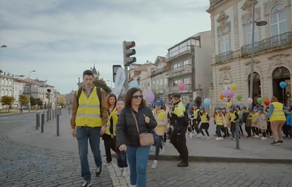 Braga: Este "bus" não tem rodas e gasta sapatilha. PediBus é cada vez maior PediBus Braga