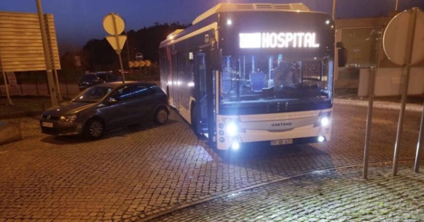 Autocarros TUB mal estacionado