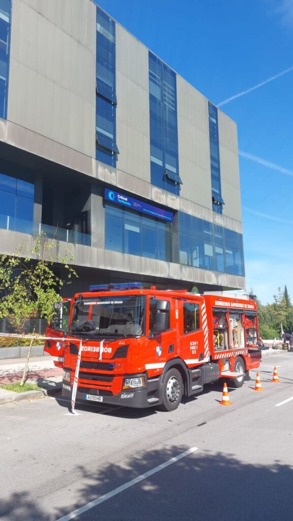 Braga: Lamaçães. Incêndio em conduta isola edifício de escritórios incêndio Braga BS