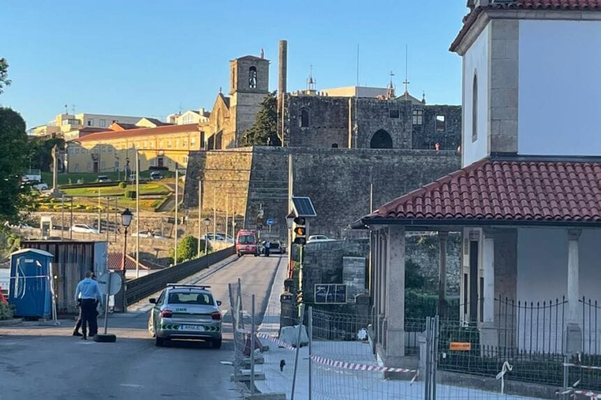 Barcelos: Acidente na Ponte Medieval corta trânsito Acidente Ponte Barcelos