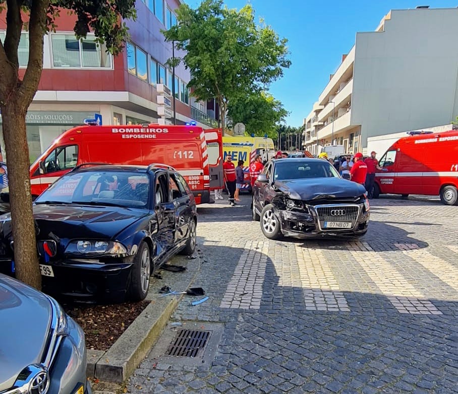 Esposende: Cruzamento "do costume" volta a fazer vítimas. Há uma criança acidente centro esposende BVE - 1