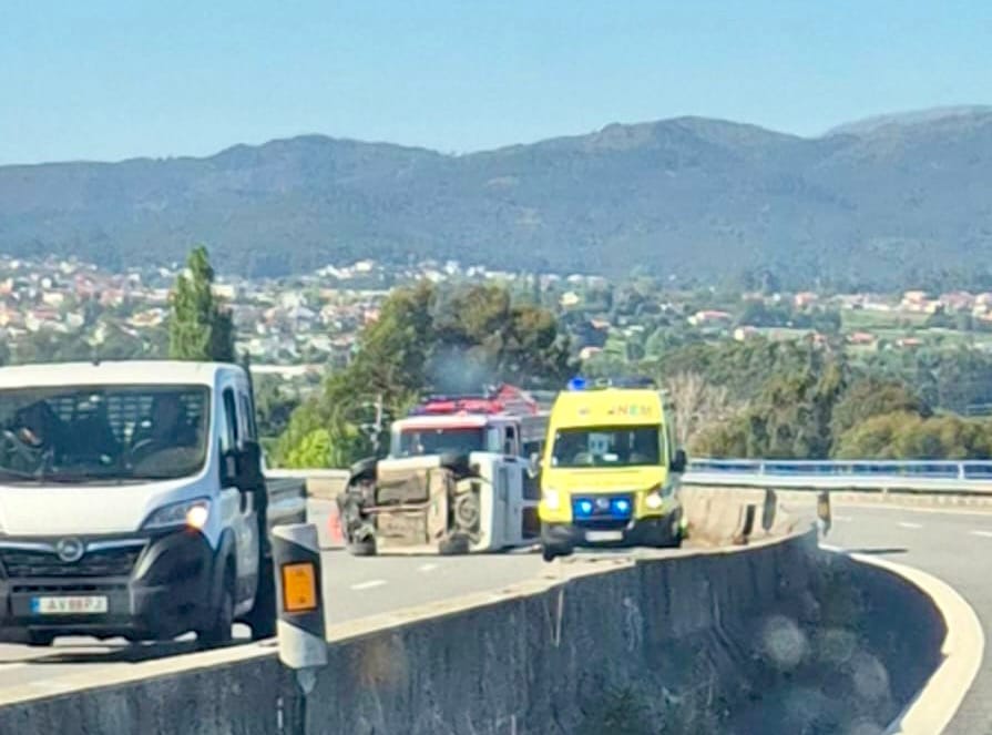 Viana: Capotamento na A28 condiciona o trânsito A28 Acidente Viana