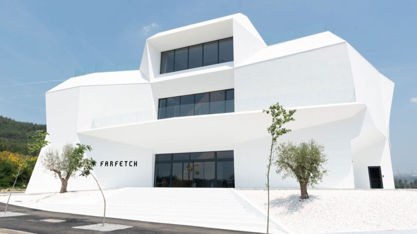 Farfetch já despediu 900 e transfere unidade de Leça para Guimarães Farfetch