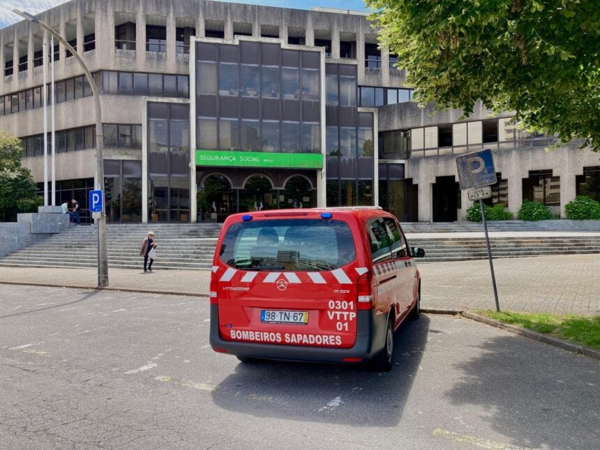Braga: Pega em viatura dos bombeiros em benefício próprio. Comando "desconhecia" BS Braga bombeiro