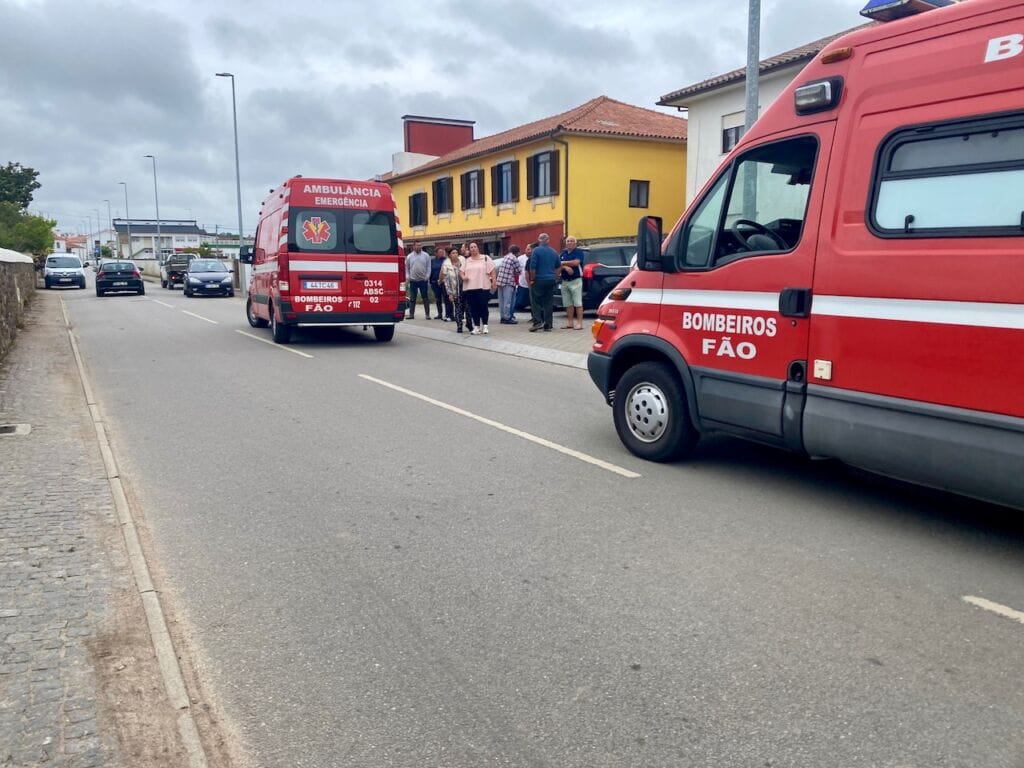 Esposende: Despiste de mota na avenida de São Martinho provoca dois feridos Acidente Esposende Sao Martinho