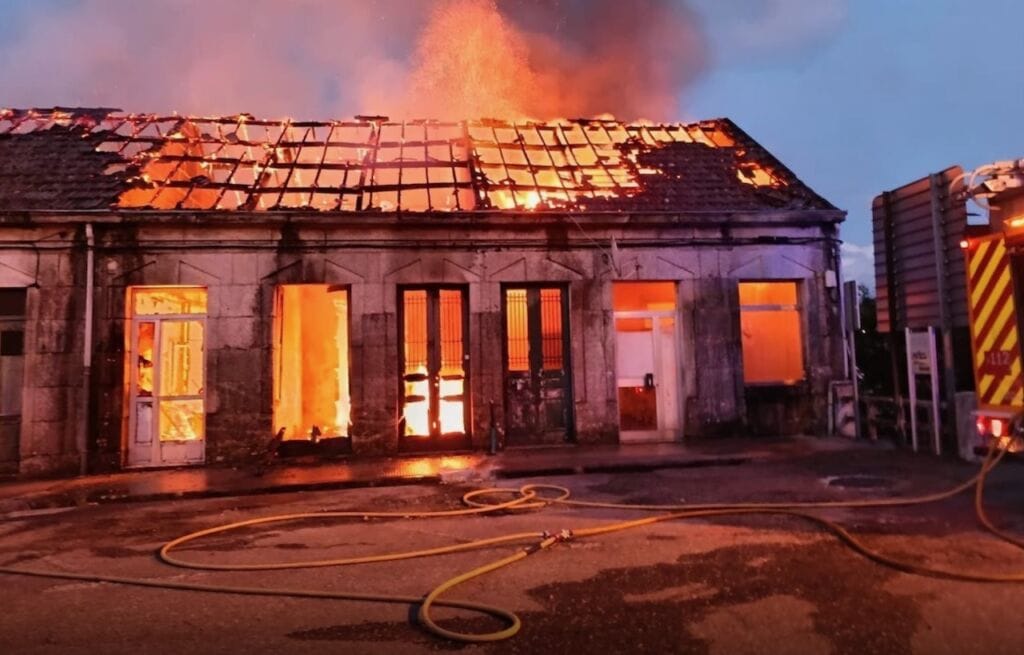 Alto Minho: BV Valença atravessam fronteira para combater incêndio na avenida Portugal Bombeiros Valença Tui