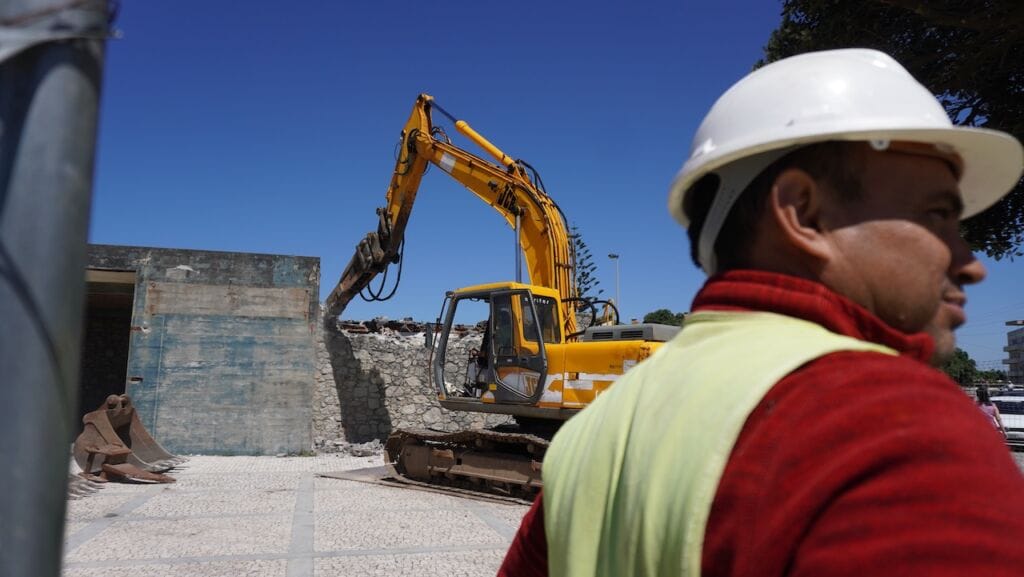 Esposende: "É fundamental agir rápido e proteger esta costa" afirmou secretário de Estado do Ambiente Demolicao Esposende E24