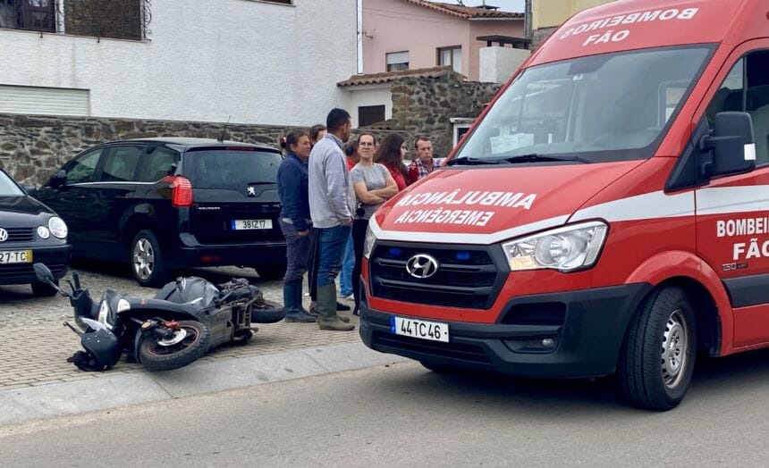 Esposende: Despiste de mota na avenida de São Martinho provoca dois feridos Acidente mota gandra esposende