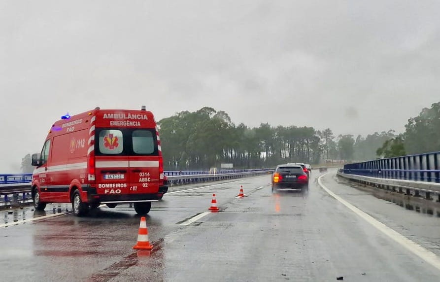 Esposende: Acidente em ponte da A28. Mais um "no sítio do costume" acidente ponte a28 esposende