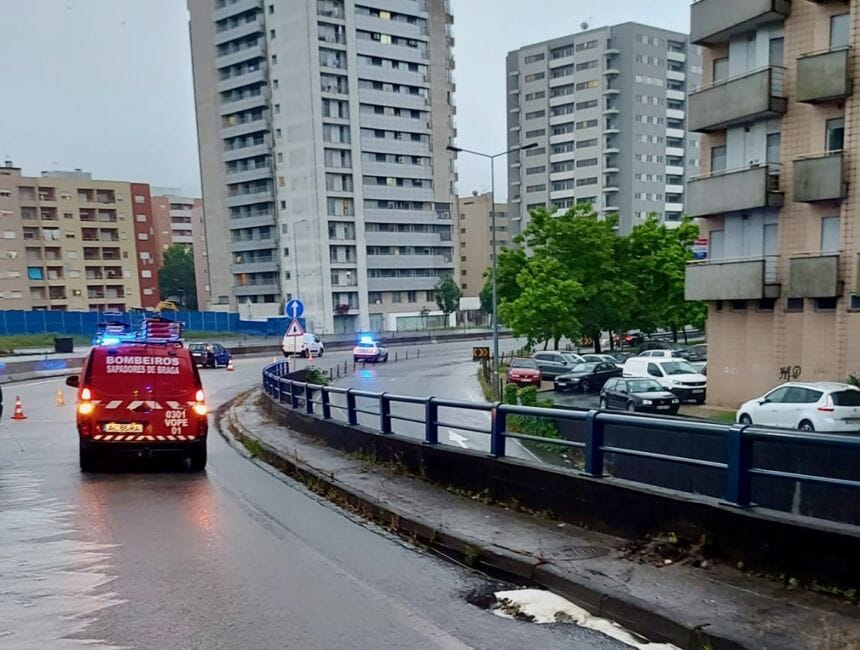 Braga: Derrame na Circular Urbana provoca dois acidentes e corte de via braga derrame circular urbana - 1