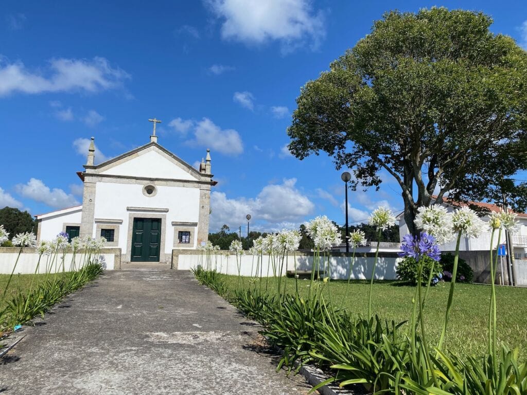 Xplorer24: Conhece a capela que já foi "Algoa do Lupe" em Gandra? Capela Gandra Senhora Guadalupe