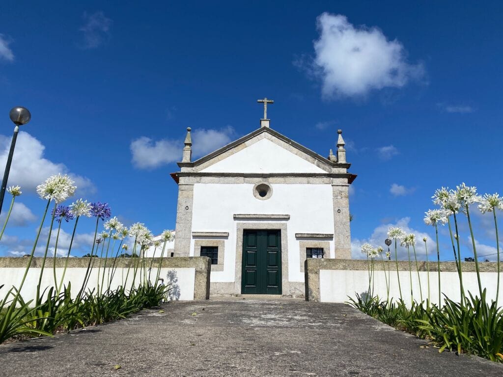 Xplorer24: Conhece a capela que já foi "Algoa do Lupe" em Gandra? Capela Gandra Senhora Guadalupe