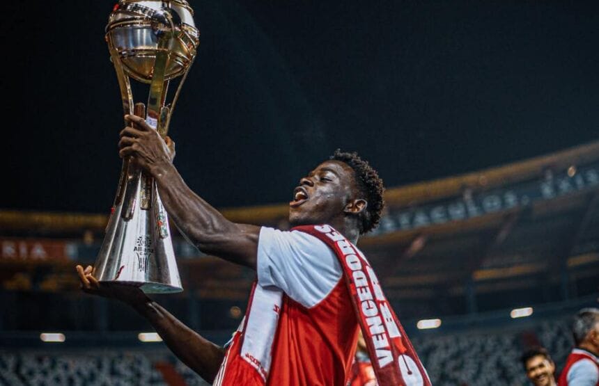 Futebol: Roger. Um caso difícil que pode acabar na FIFA Roger Fernandes