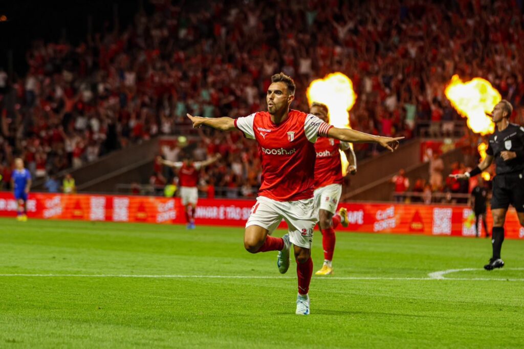 Futebol: E bastou acelerar. SC Braga vence israelitas e já vê “servettes” SCB Macabbi SC Braga