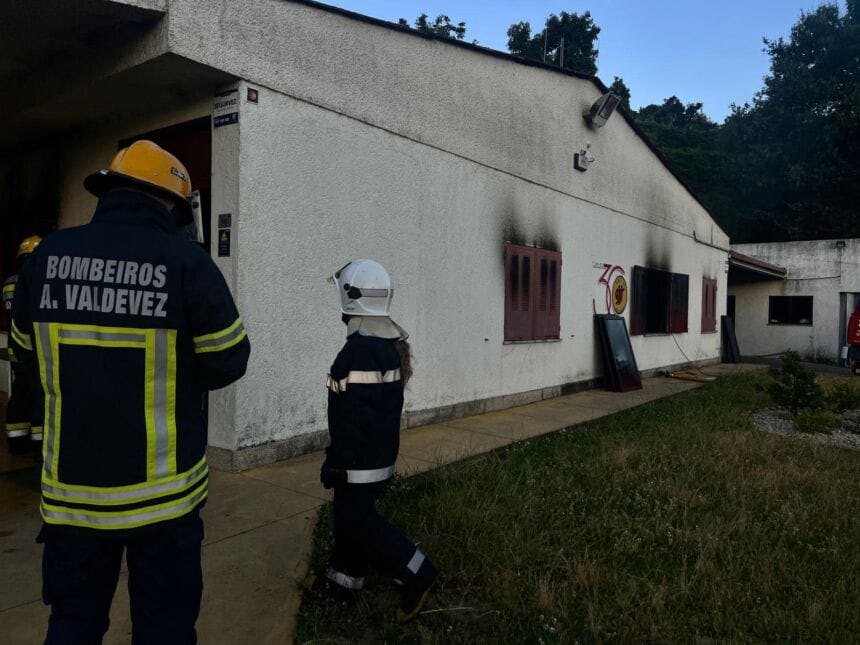 Arcos de Valdevez: ADECAS perdeu tudo num incêndio mas já há quem queira ajudar Arcos de Valdevez