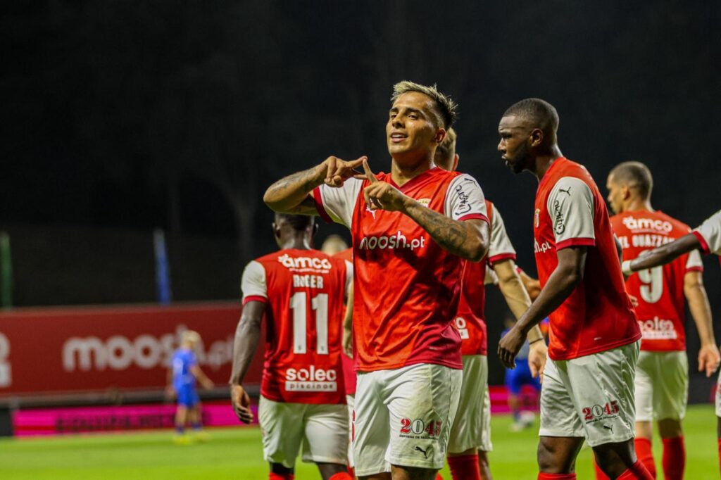 Futebol: E bastou acelerar. SC Braga vence israelitas e já vê “servettes” SCB Macabbi SC Braga