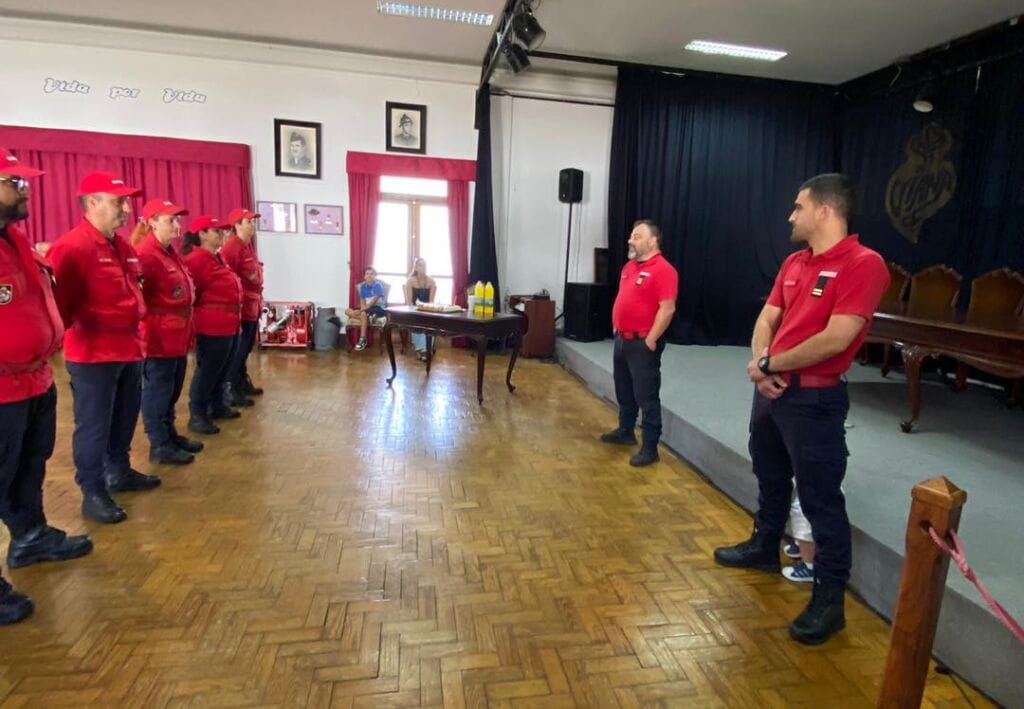Viana: Nove novos bombeiros receberam as "divisas" nos Voluntários Bombeiros Viana do Castelo