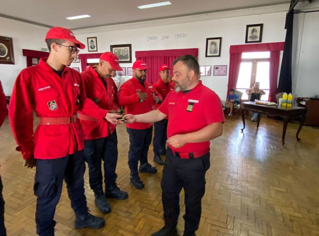 Viana: Nove novos bombeiros receberam as "divisas" nos Voluntários Bombeiros Viana do Castelo