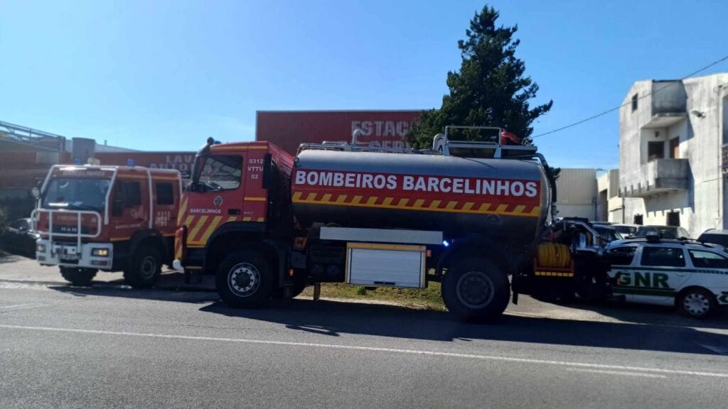 Barcelos: Antiga estação de serviço "Paguá" pega fogo Pagua bombeiros barcelos