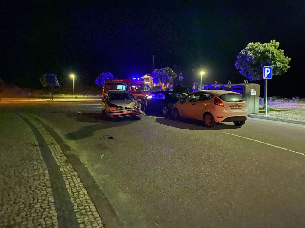 Esposende: Um detido, um ferido e três carros sinistrados após acidente acidente esposende marinhas - 1