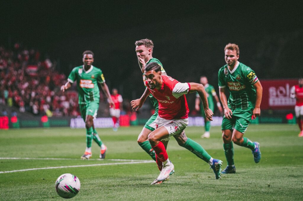 Futebol: Caos em cinco minutos mas com SC Braga em vantagem na Liga Europa SC Braga Gabri