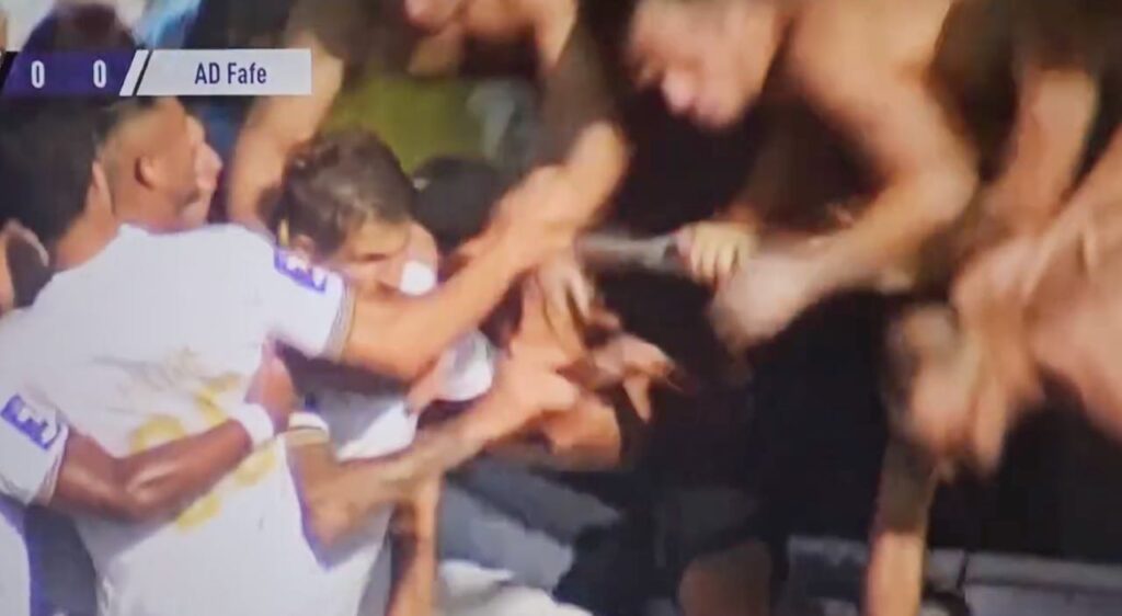 bancada cai Varzim Fafe futebol