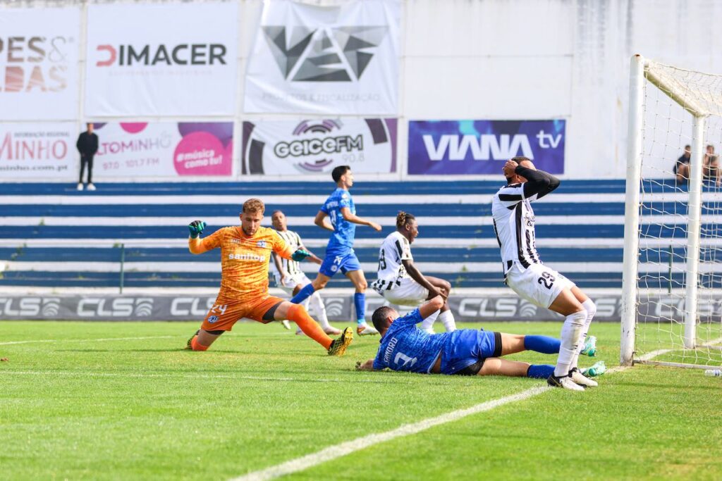 Futebol: Vianense "cai" da Taça de Portugal aos pés do Portimonense SC Vianense 1 3 Portimonense 6