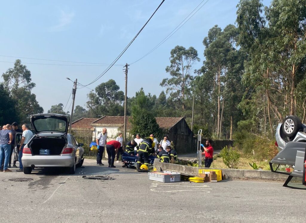 Esposende: Colisão seguida de capotamento na Gatanheira faz um ferido acidente esposende