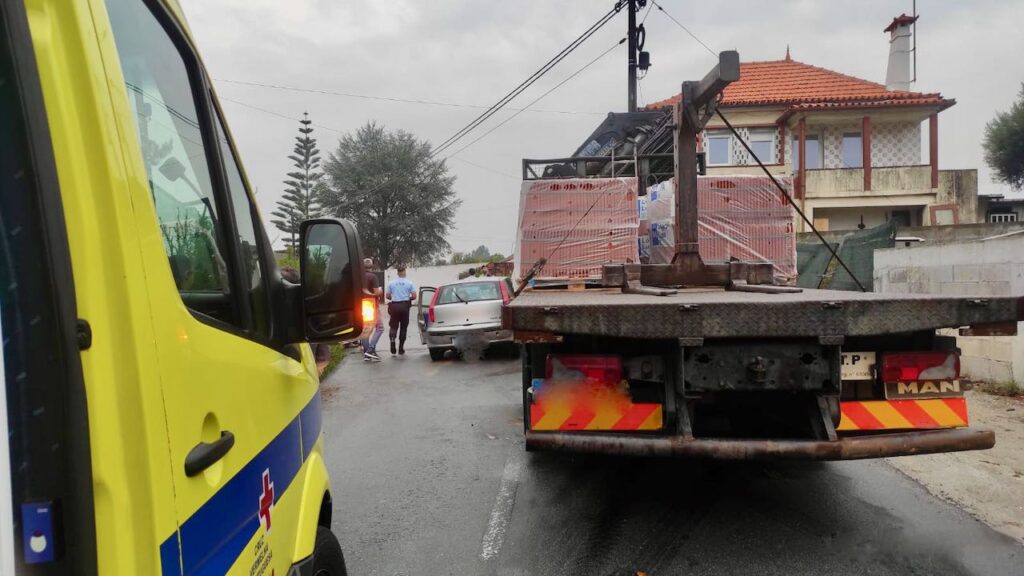 Viana: Um ferido em acidente em Alvarães Acidente Alvaraes