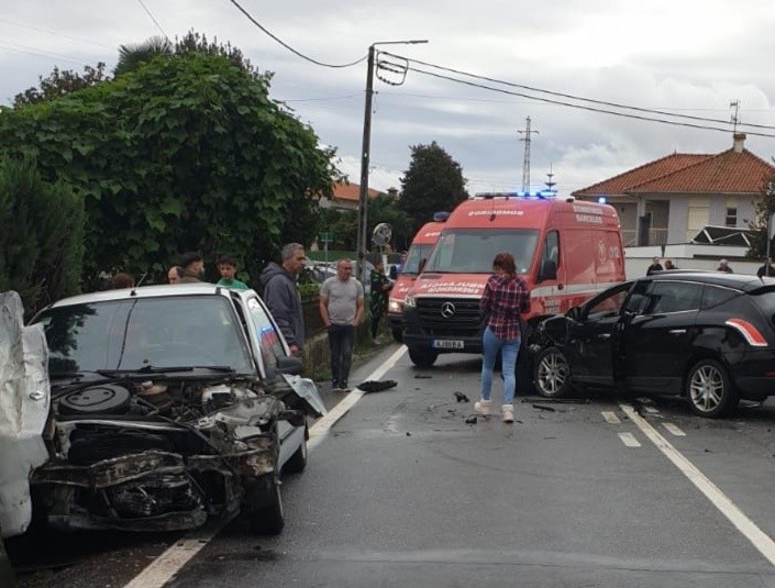 Barcelos: Colisão na EN205 provoca dois feridos Acidente Barcelos EN205