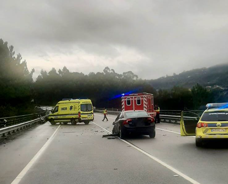 Ponte de Lima: Colisão frontal no IC28 faz um morto em Refóios do Lima acidente IC28 refoios do lima ponte de lima 7