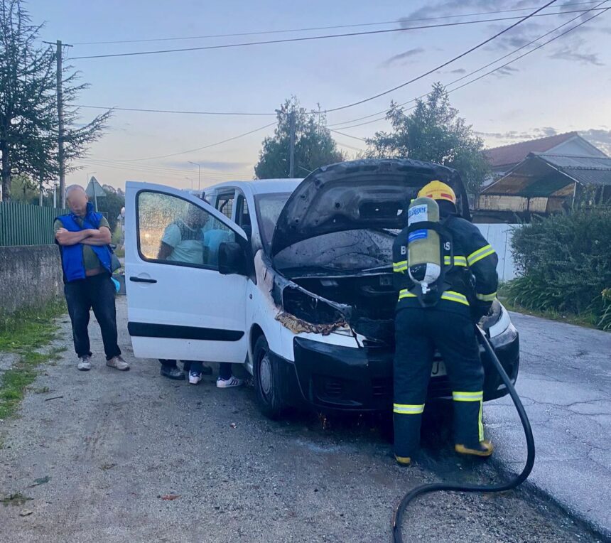 Esposende: Trabalhadores escapam a incêndio em carrinha na EN305 esposende incendio carrinha