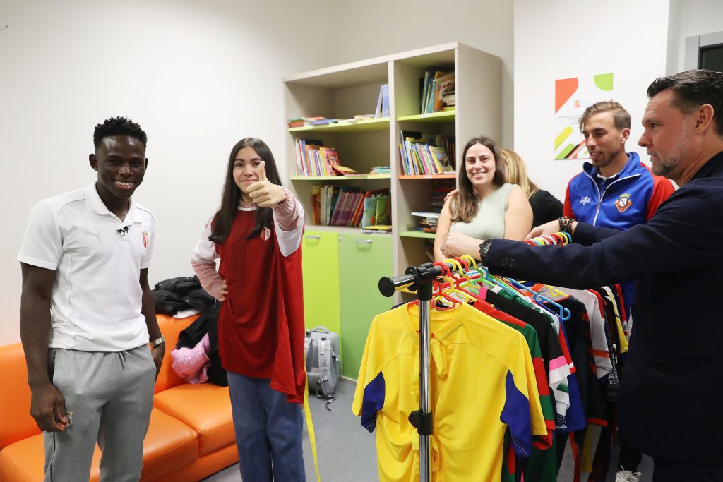 Futebol: "Esta Bata tem Poderes" e invadiu a pediatria do Hospital de Braga Bata com poderes Braga