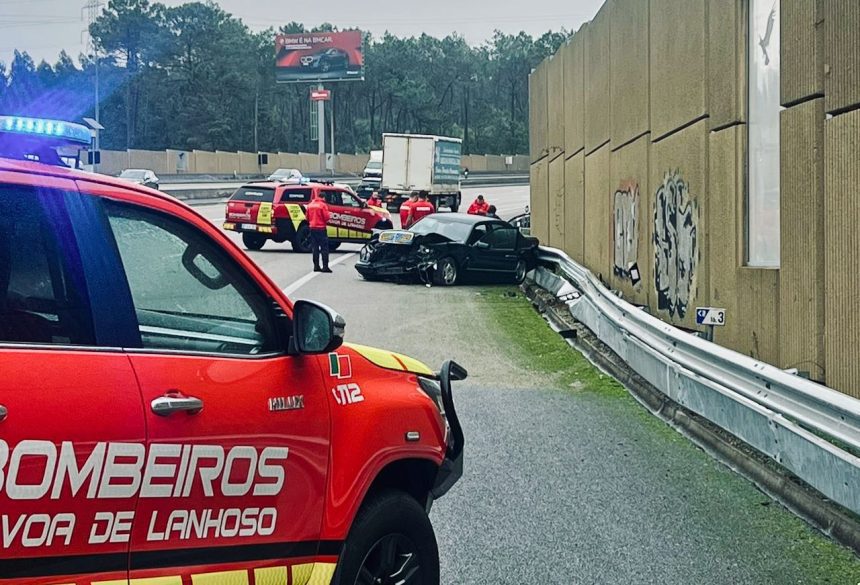 A3: Comando dos Bombeiros da Póvoa de Lanhoso "protegem" acidente na Trofa BV povoa de Lanhoso A3