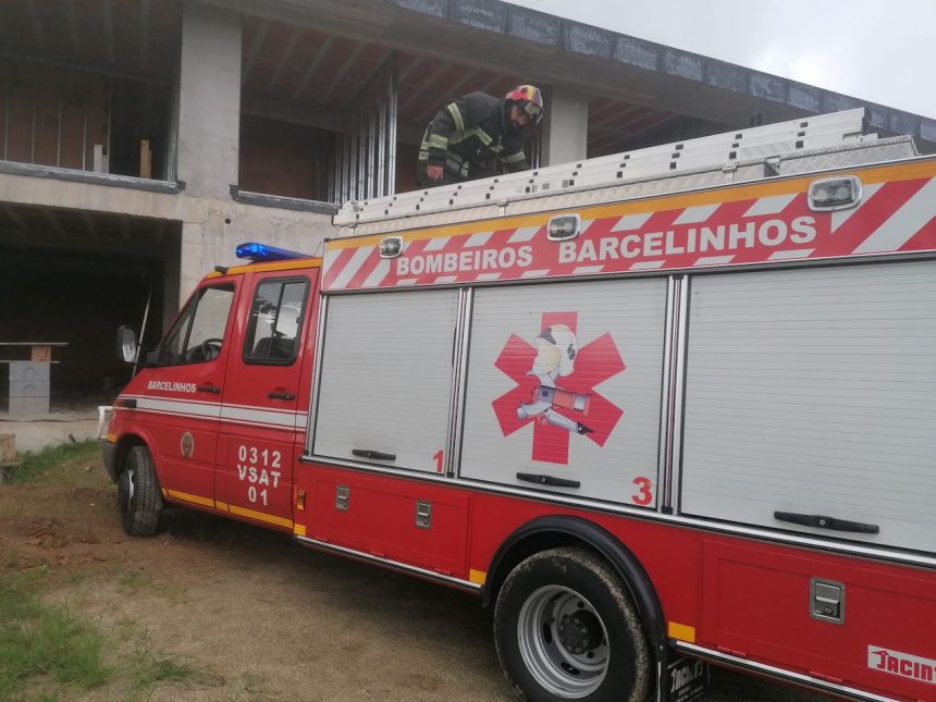 Barcelos: Queda em fosso de obra faz um ferido na Lama acidente trabalho barcelos queda obra