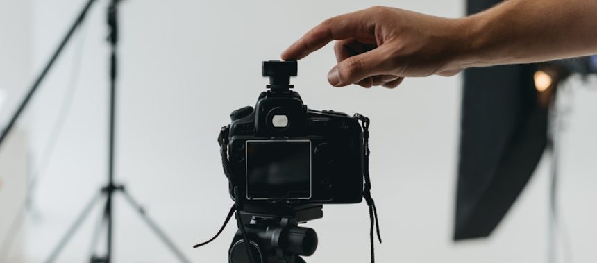 Vila do Conde: Serviços de fotografia de 4500 euros por mês? Polémica na Câmara camara de vila do conde nau fotografia
