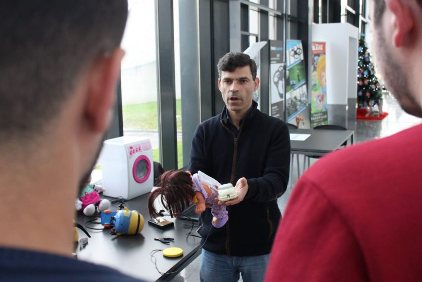 Barcelos: Oficina do Brinquedo regressa ao IPCA para ajudar crianças com mobilidade reduzida Barcelos oficina brinquedo IPCA - 1