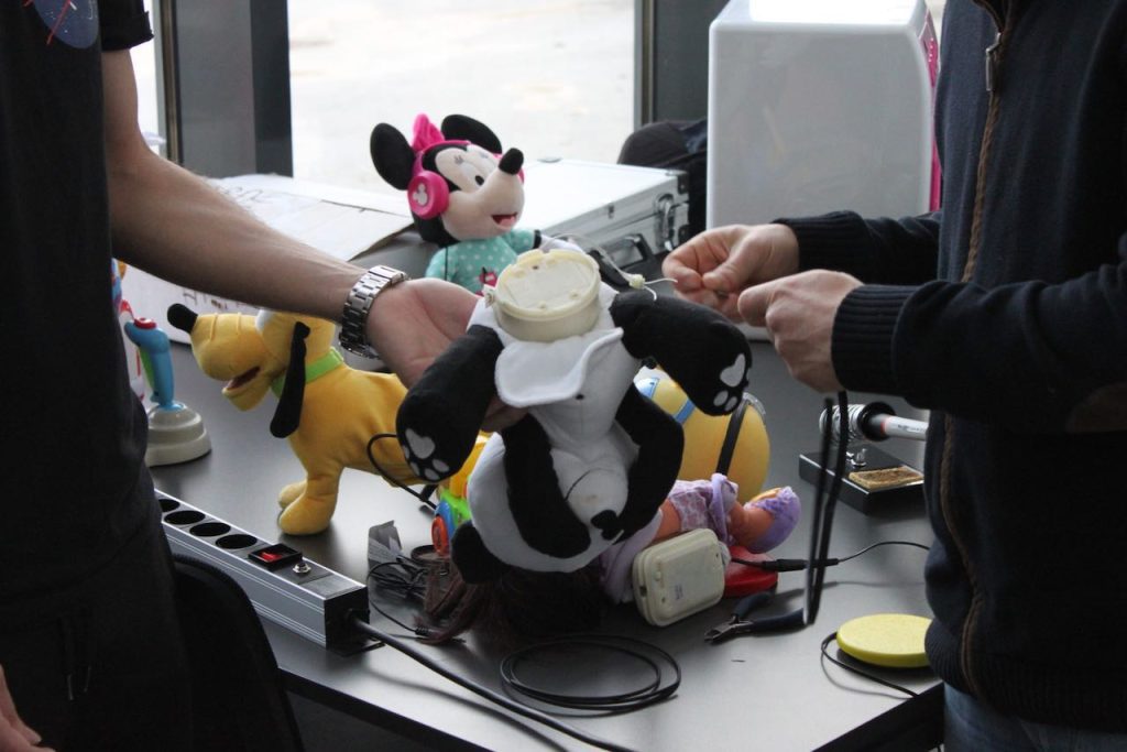 Barcelos: Oficina do Brinquedo regressa ao IPCA para ajudar crianças com mobilidade reduzida Barcelos oficina brinquedo IPCA - 2