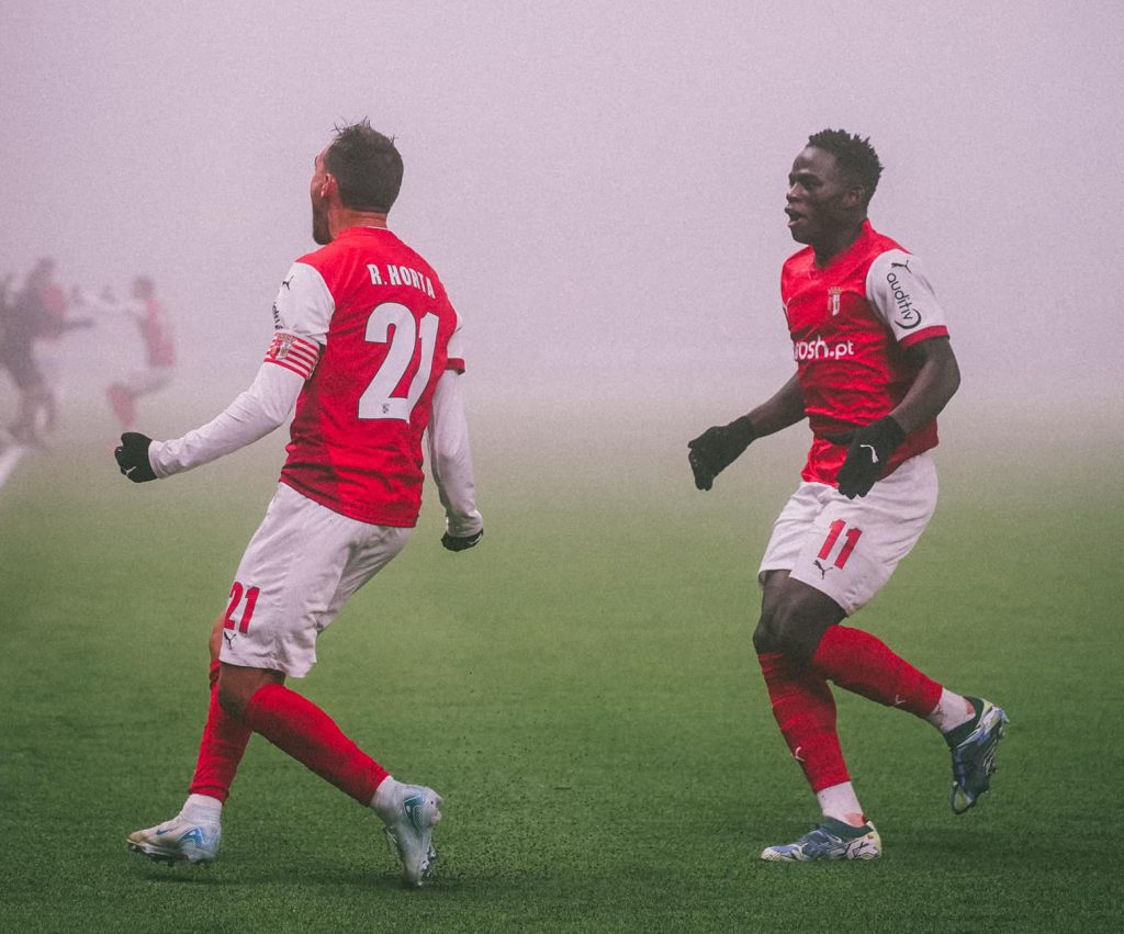 Futebol: SC Braga atira mais pontos pelo "nevoeiro" abaixo SC Braga