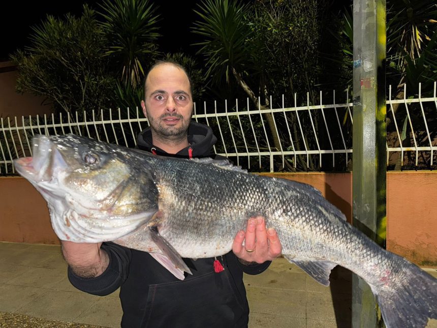 Luis Miranda pesca robalo