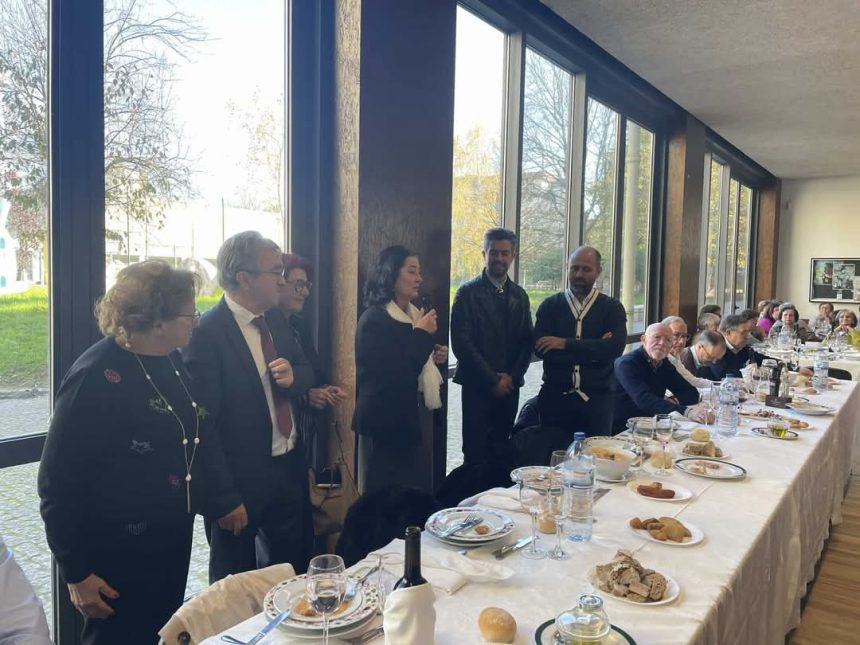 Barcelos: Almoço com idosos da Junta de Arcozelo servido com "Armandina Saleiro" Armandina Saleiro Barcelos