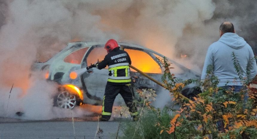 carro arde paredes de coura