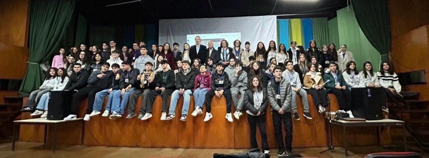 Barcelos: Alunos de Barcelinhos debateram em "parlamento" Barcelinhos parlamento jovem