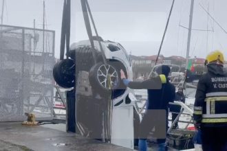viana carro cai ao rio