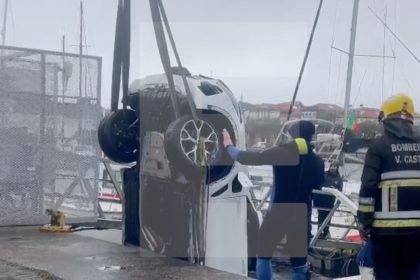 viana carro cai ao rio
