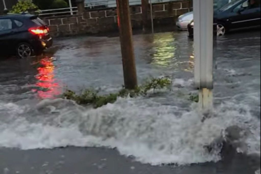 Viana: Caos e mais caos. Inundações, carros submersos e arvores caídas viana inundada e24 caos chuva - 3