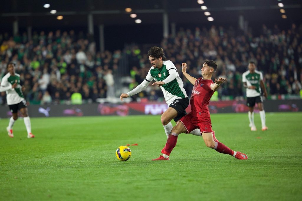 Futebol: Três centímetros polémicos atiraram o Gil para fora das "meias-finais" da Taça Gil Vicente FC Sporting