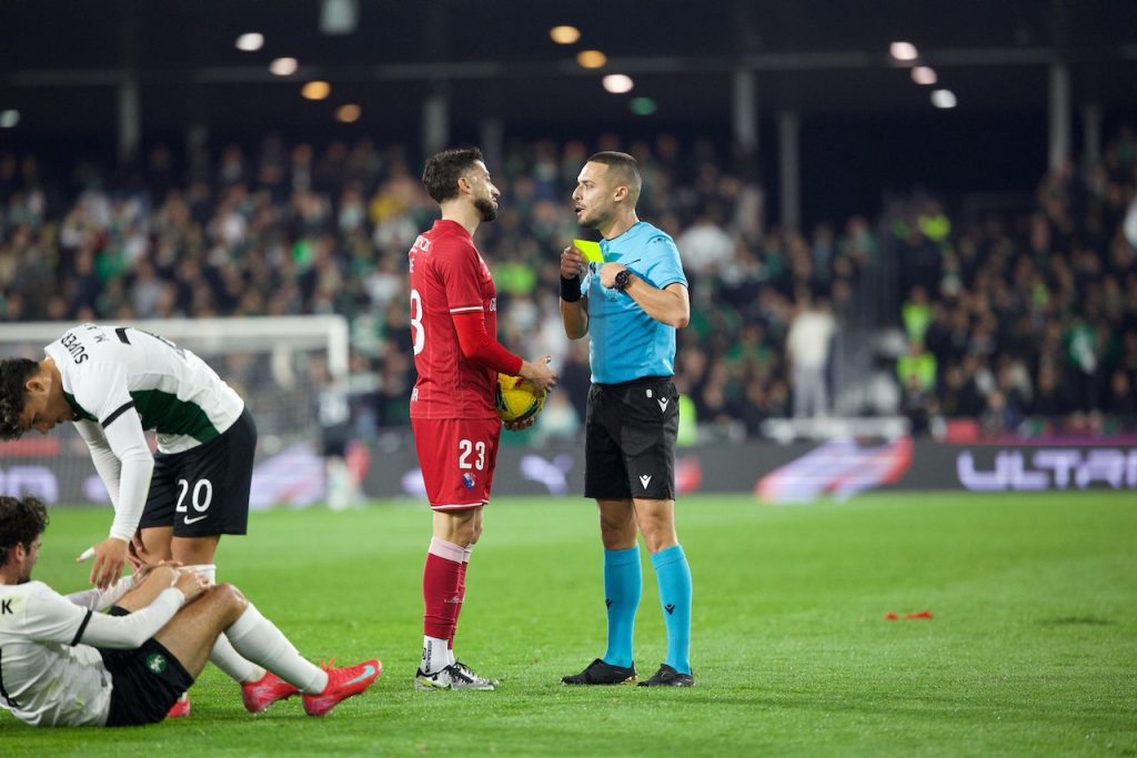 Futebol: Três centímetros polémicos atiraram o Gil para fora das "meias-finais" da Taça Gil Vicente FC Sporting